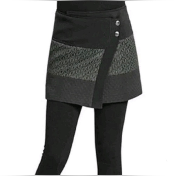 CAbi #926 Swathe Mini Wrap Skirt Black Quilted Textured Asymmetrical Knit Pocket - Picture 1 of 11